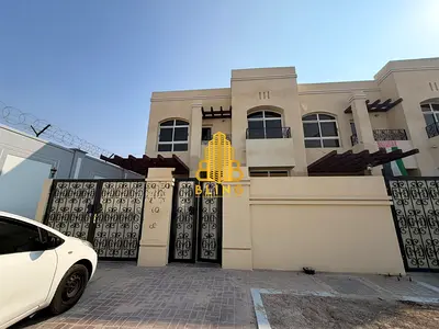 SPACIOUS 4-BEDROOM VILLA | PRIVATE PARKING | BIG BACK YARD