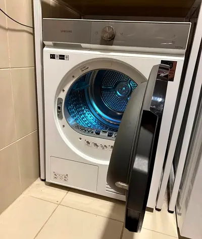 Samsung Latest heat pump dryer 9kg front load dryer in good working condition,free delivery