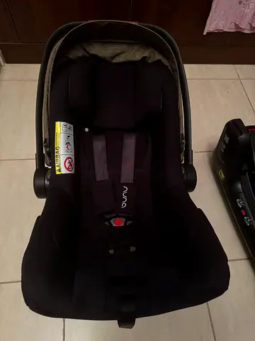 Nuna infant car seat - excellent condition, includes base