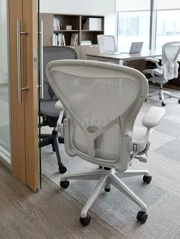 Herman miller remastered Mesh Office Chair - White, Good Condition