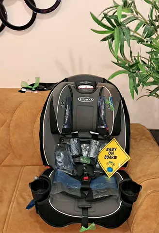 كرسي اطفال للبيع ماركة GRACO مريح للطفل ISOFX لكل الأعمار For sale top brand car seat