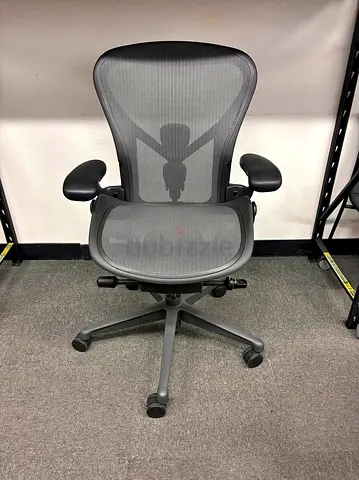 Herman Miller remastered fully loaded adjustable arms Chair - Size B, Good Condition