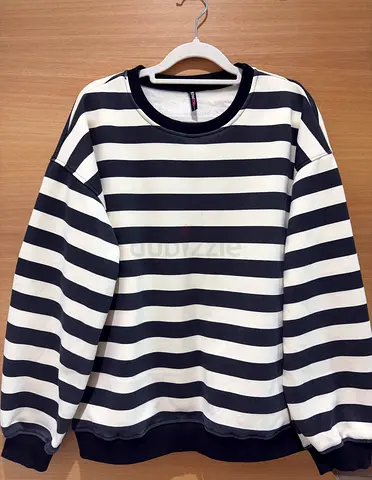 Black & White Striped Crewneck Sweatshirt - Casual Unisex Fit
