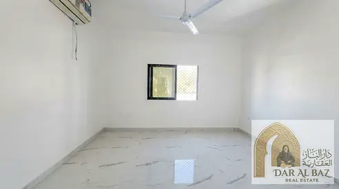استديو للإيجارالسنوي في الشارقة | اول ساكن | مساحة واسعه وتكييف سبليت موفر للكهرباء |مناسب عزاب او للموظفين | فرصة مميزة بسعر اقتصادي قريب من الكورني