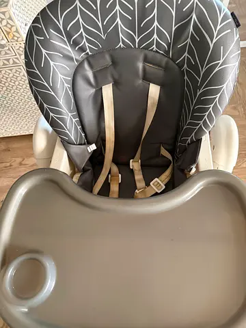 Baby feeding high chair