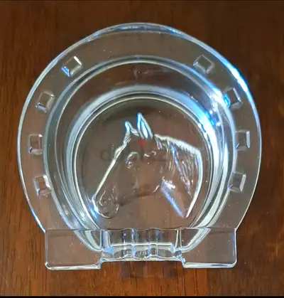 Ashtray منفضة
