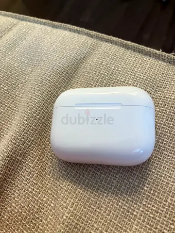 Apple AirPods (1st/2nd gen) white charging case - good condition