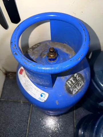 Small portable gas cylinder used, good condition