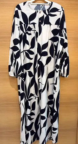 Black & White Leaf-Print Long Sleeve Tunic Top