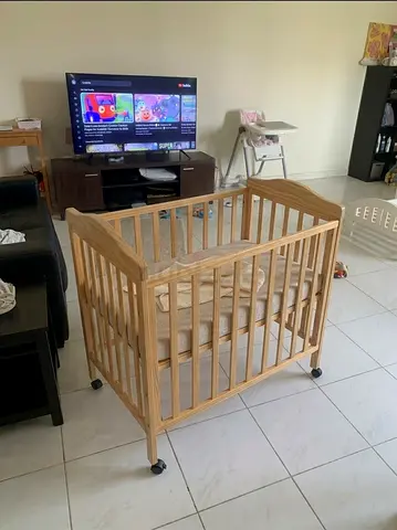 Wooden baby cot / crib with wheels - Excellent condition