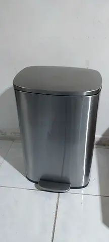 Small stainless steel pedal bin - 12L, good condition