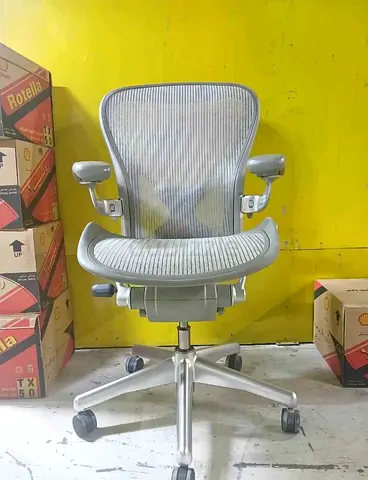 Herman Miller Aeron size B fully loaded