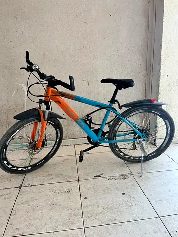 Used mountain/commuter bike - sturdy frame, front suspension, mudguards