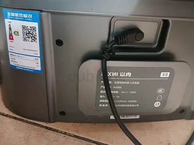Inxini vacuum robot with home