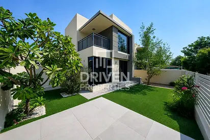 End Unit | Large Plot | Vacant | Near Amenities