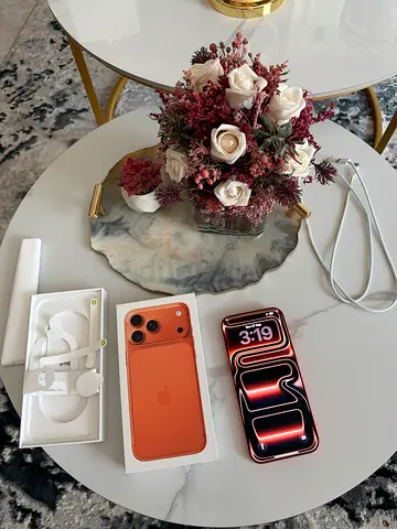 iPhone 17 pro max orange 256GB from apple store + Apple care
