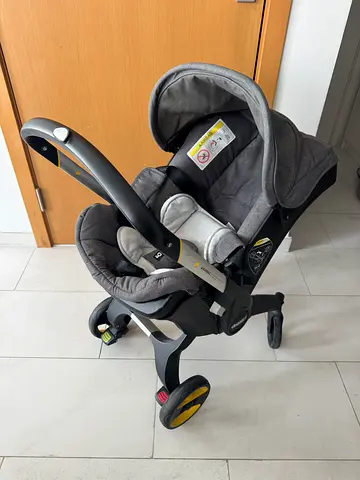 Doona Car Seat & Stroller (with storage bag)