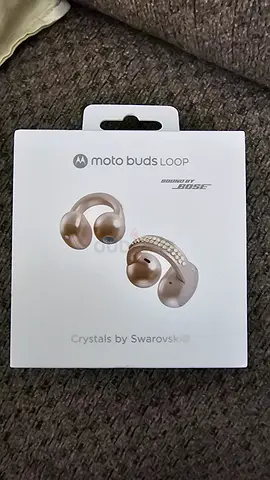 Got it as a gift.Motorola moto buds loop wireless earbuds (Crystals by Swarovski) - brand new in box