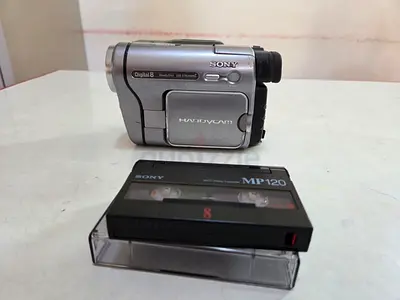 Sony DCR-TRV 285E Hi8 Cassette Camcorder