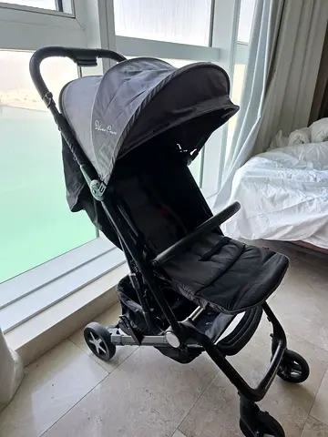 Lightweight baby stroller