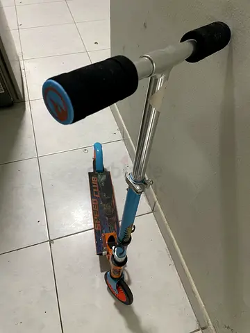 Lightweight foldable kick scooter — unused, very good condition