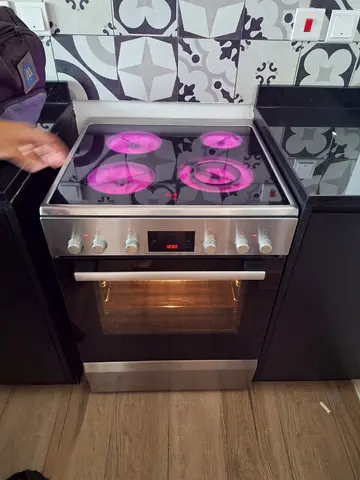 Siemens 4 burner electric cooker 60 by 60