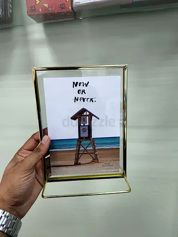 Gold Metal Photo Frame with Stand - 5x7 / Decorative Beach Print Included