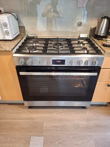 Bosch series 6 digital gas cooker 90 by 60