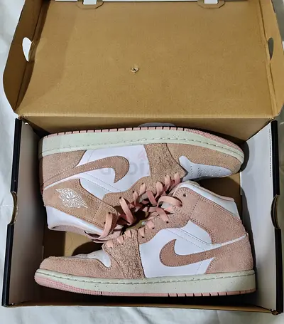 Jordan 1 Mid SE