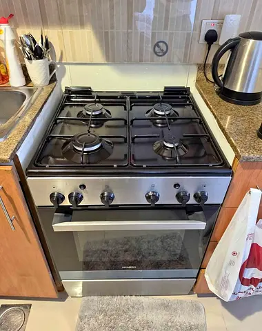 Siemens freestanding gas cooker with oven - good condition