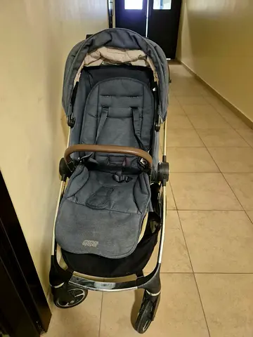 Mamas & Papas Strada Lightweight baby stroller in good condition - navy grey