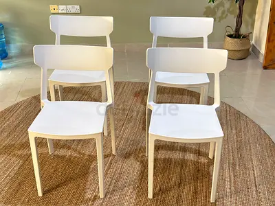IKEA White Dining Chairs – Excellent Condition

Excellent IKEA dining chairs in white, clean and stu