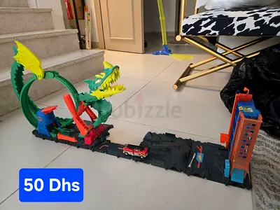 Hot Wheels dragon car track playset