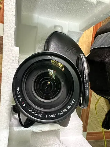 Canon EF 24-105mm f/4 L IS USM Zoom Lens (77mm) - Good Condition