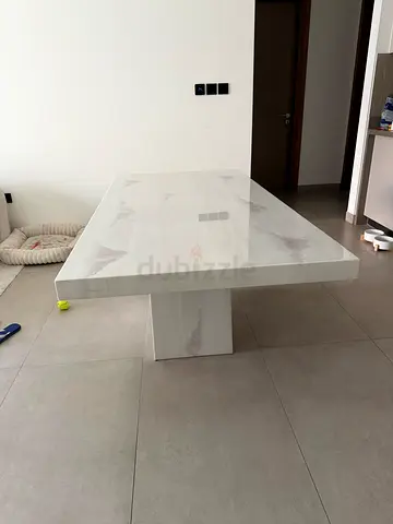 White marble-effect dining table - solid modern design