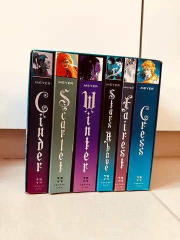 The Lunar Chronicles Complete 6-Book Box Set – Excellent Condition