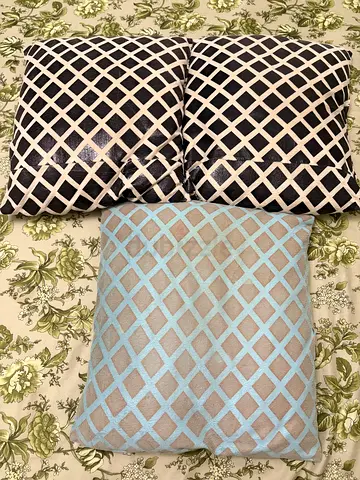 Set of 3 used cushion's