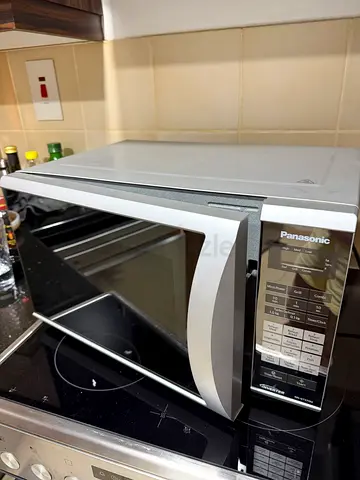 Panasonic countertop microwave in great working condition