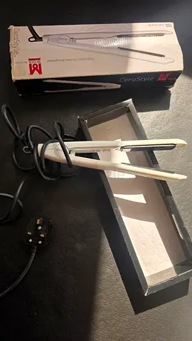 White CeraStyle Mini Hair Straightener