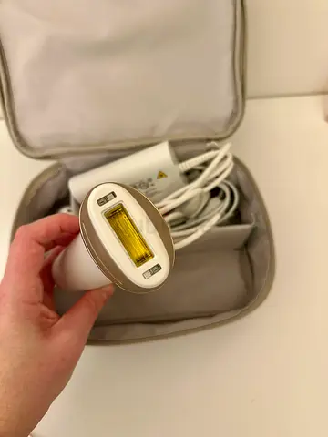 Handheld IPL Hair Removal Device with Travel Case - Lightly Used, only once for the treatment