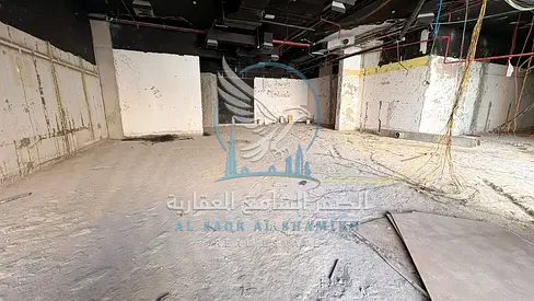 Commercial shop for rent in Muwaileh, Sharjah, 3,000 sq ft, located on a main road and suitable for permitted commercial activities.