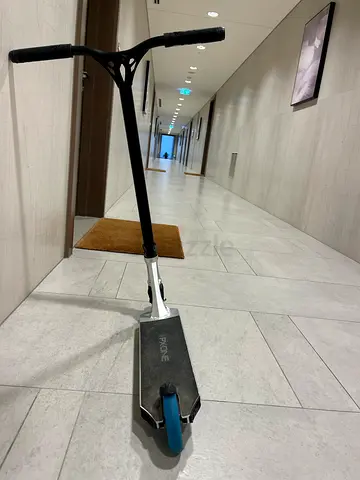 Adult/Teen Stunt Scooter with Metal Deck and Blue Wheels - Good Condition