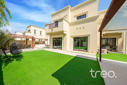 Exclusive Community | Pool and Park View