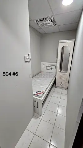 FURNISHED PARTITION FOR EXECUTIVE BACHELOR