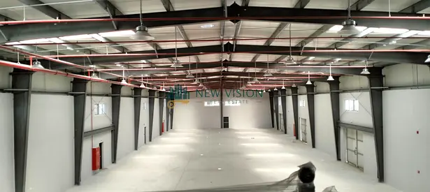 مستودع+سكن عمال 9 غرف+حوطة 17000قدم+10 مكاتب