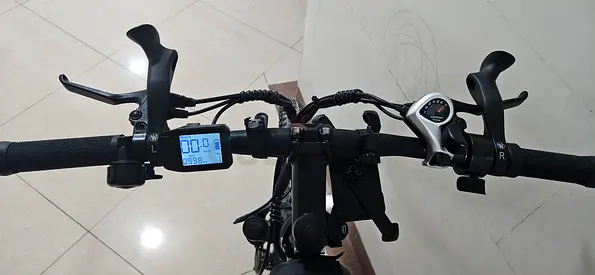 Electric folding bike — handlebar view, working display and gears