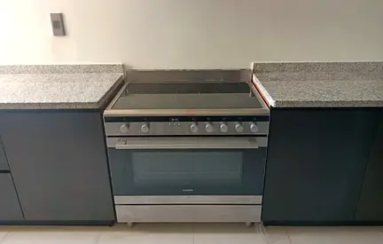 Siemens 5hubs electric ceramic cooking range 90/60size with digital clock dual oven...