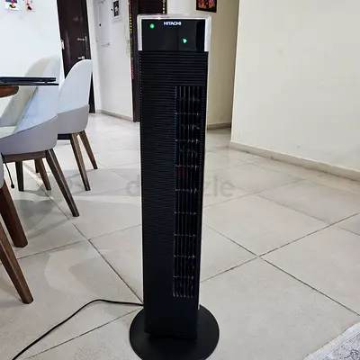 Hitachi Tower Fan - Slim Oscillating Floor Fan, Good Condition with remote ES2000R