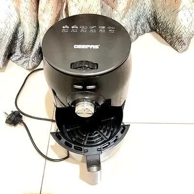 Geepas Air Fryer - Compact 2.5L (Good Working Condition)