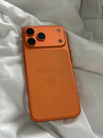 Selling a pre-owned orange iPhone 17 Pro Max (Hong Kong version: 1 physical SIM + 1 eSIM);
